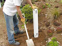 バイナルフェンスの施工方法/柱を建てる