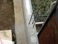 バイナルフェンスの施工方法/アンカーの上部固定(5インチ柱)