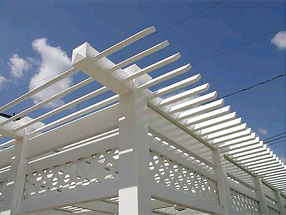 �J���t�H���j�A �x���`�����̎{�H��